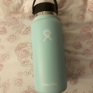 Hydro Flask Aqua Bottle with Black Lid